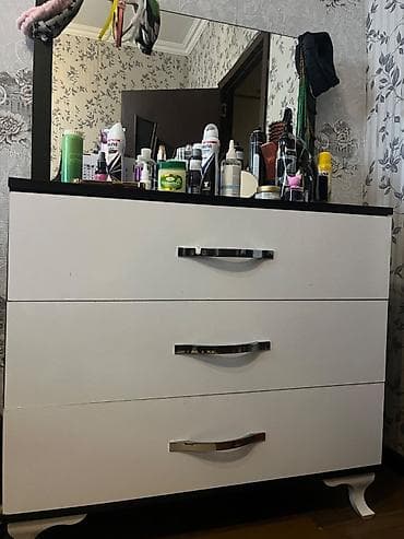 Комплекты диванов и кресел: Двуспальная кровать, Шкаф, Трюмо, 2 тумбы, Азербайджан, Б/у — 2