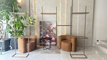 kitab rəfləri işlənmiş: Demir,butov polkali divar ucun . Uzerinde shushe polkalarida var — 1