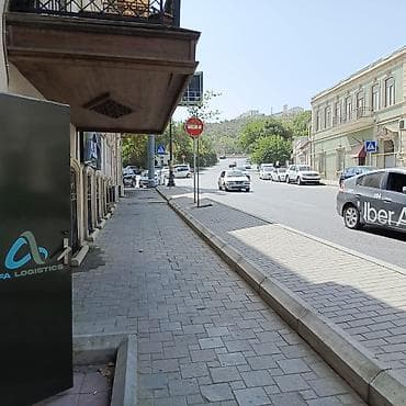 Icarəyə verilir – kiçik ofis sahəsi Ünvan: mərkəzi küçəboyu piyada