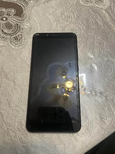 telefonlar gence: Qara rəngdə smartfon Xüsusiyyətlər: - Ekran: tam sensorlu, ön tərəfdə — 2