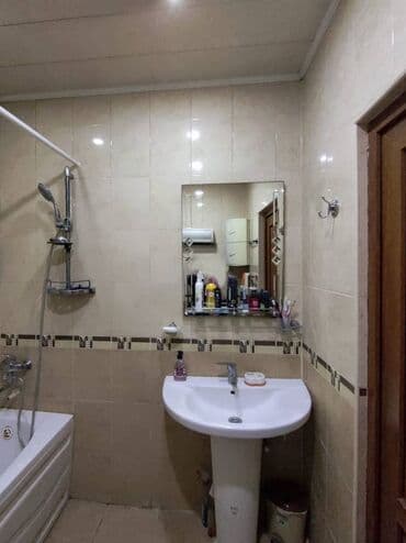 9 ci mikrorayon satilan evler: Bakı, 4 otaqlı, Köhnə tikili, m. Əhmədli, 100 kv. m — 8