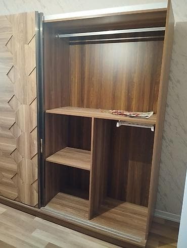 yataq dolab: İşlənmiş, 3 qapılı, Güzgülü, Qəhvəyi, Taxta, Kupe, Düz dolab — 3