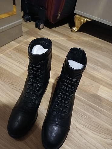 женские сапоги на платформе: Qadın üçün qara bağlamalı dabanlı çəkmələr - Model: orta uzunluqda — 2