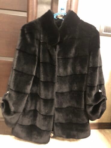 qadın kurkləri: Qara rəngli xəz plaş/palto - Zərif, parlaq teksturalı xəz material - — 1