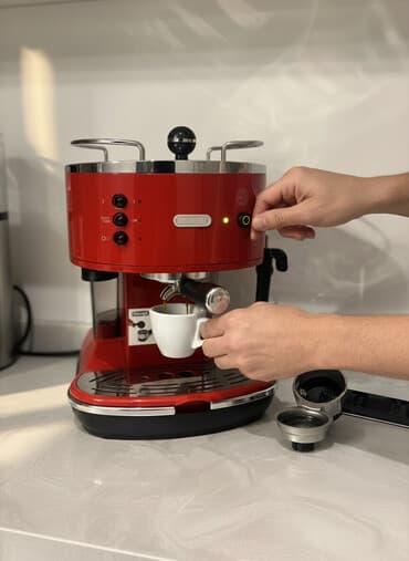 işlənmiş maşınlar: Qəhvə maşını Delonghi, Yarımavtomat, Kapuçinator ilə, İşlənmiş — 1