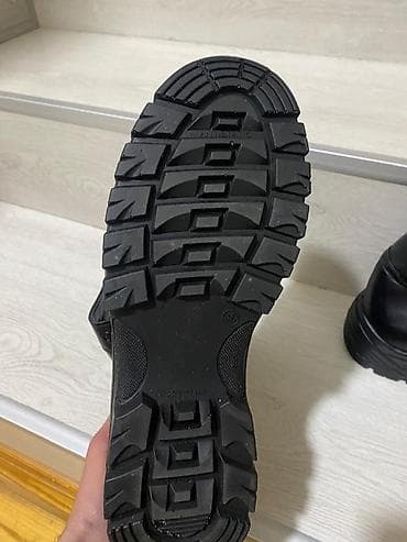 yarı botinkalar: Məhsul: Qara iş/ordu tərzli kişi botları Xüsusiyyətlər: - Material — 4