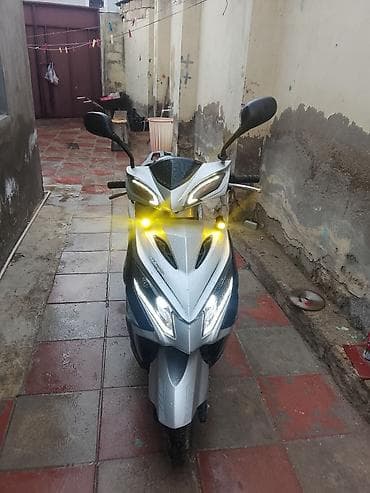 motosikler: Skuter – şəhər içi rahat və sərfəli hərəkət üçün Xüsusiyyətlər: - — 5