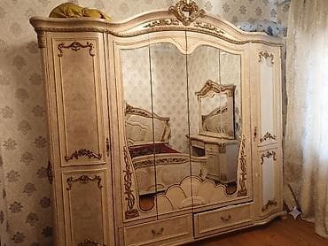 Klassik üslubda yatacaq otağı dəsti Tərkibi: - İri 5 qapılı dolab