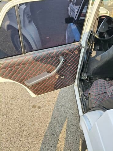 evakuator turbo.az: VAZ 2107, ağ rəng, AZ dövlət nömrə nişanı 99-LH-487. Xüsusiyyətlər: - — 5