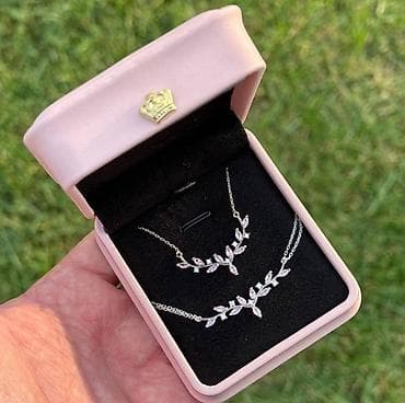 qizil uezuek type 1: Gümüş rəngli zərif zərgərlik dəsti – kolye və bilərzik - Dizayn — 1