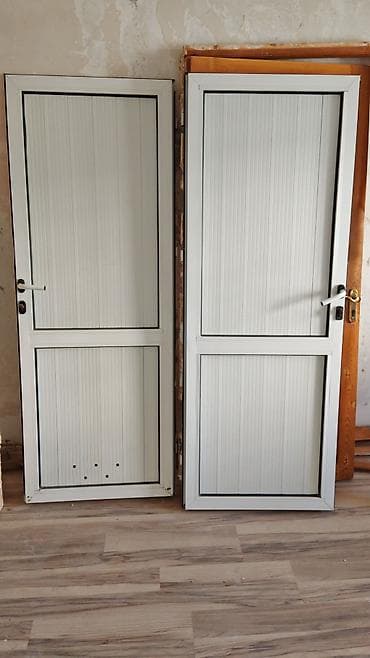 Ağ rəngli alüminium qapı dəsti - Material: PVC/profil karkas, şaquli