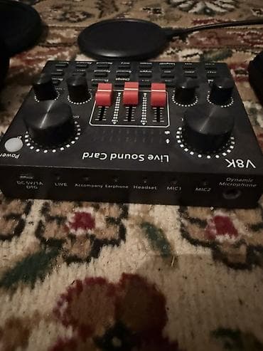 qrafik kart: 2 eded mikrafon, 1 eded ses kartı, 2 eded mikrafon tutucu. Biri masaya — 3