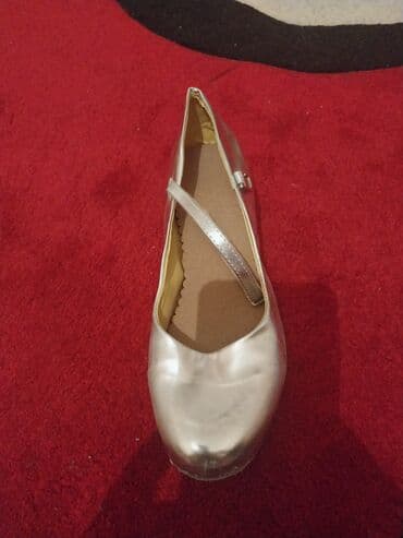 женская обувь больших размеров бишкек: 35m alinib 15m satilir.reqs ucundu.2 defe tedbire geyinilib insaacilar — 2
