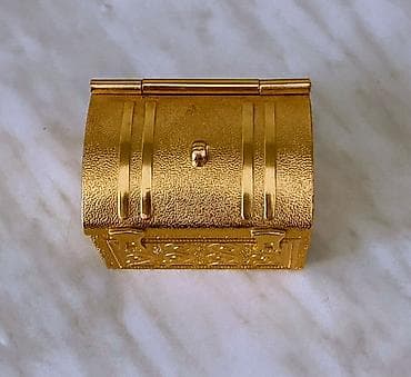oyuncalar: Qızılı Rəngdə Dekorativ Kiçik Sandıq. Sovetin. - Material: metal — 2
