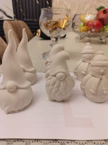 5 şirvan neçə manatdır: Heykəllər. Rənglilər: 1 ədədi--3 AZN Rəngsizlər: 1 ədədi--1.50 — 2