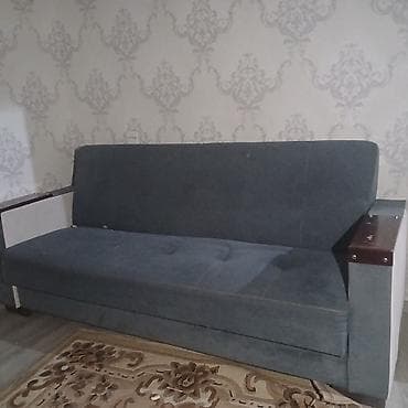 Divan satilir.100 azn., acilir bazasi var bu gün tecili evden