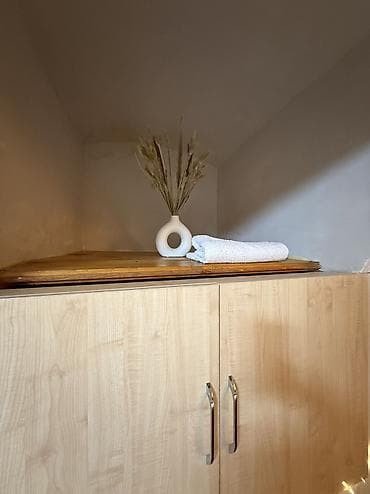 suraxani kiraye: Kirayə verilir: geniş və rahat mansard tipli otaq Xüsusiyyətlər: - — 8