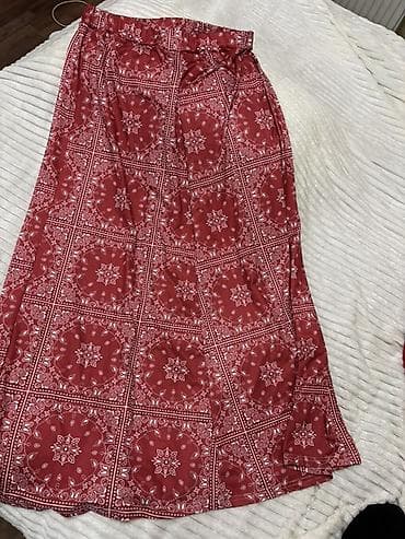 Kişi geyimləri: Bohem ətək Ölçü: Standart(streclik var) 2-3 dəfə geyinilib, yeni — 1
