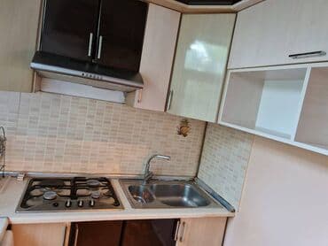 kirayə ucuz ev: 7ci mikrorayonda. 5/5, orta təmirli bütün əşyaları ilə 2 otaq, YALNIZ — 10