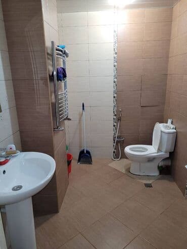 kirayə ev neftciler: Həzi Aslanov metro stansiyanın düz çıxışında, 50-100 metr məsafədə — 7