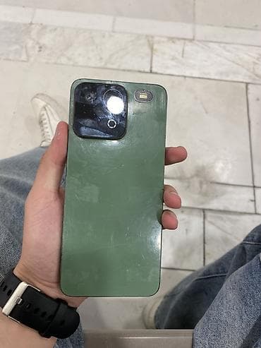 Məhsul: Yaşıl rəngli smartfon Xüsusiyyətlər və təsvir: - Korpus: Mat