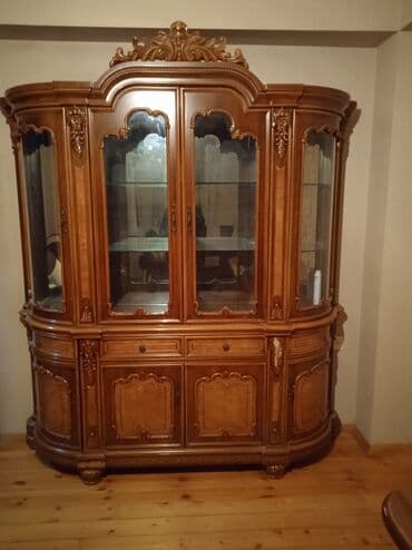 Jeep: Şüşəli dolab vitrini — 1