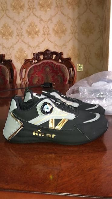 красофкалар мужской: Tezediler,olcusu 45 yazilib,amma 42-41 razmerdi,satişin sebebi — 2