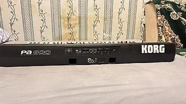 Korg pa 600 sadə təzə alətdir üstündə ayaqı karopkası çexolu pedalı