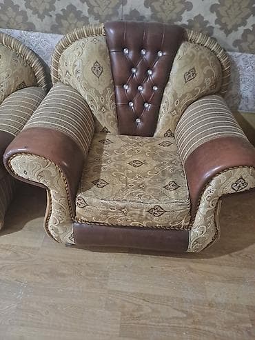 divan desti: Klassik üslublu 3 parçadan ibarət dəst: 3 nəfərlik divan + 2 ədəd — 3