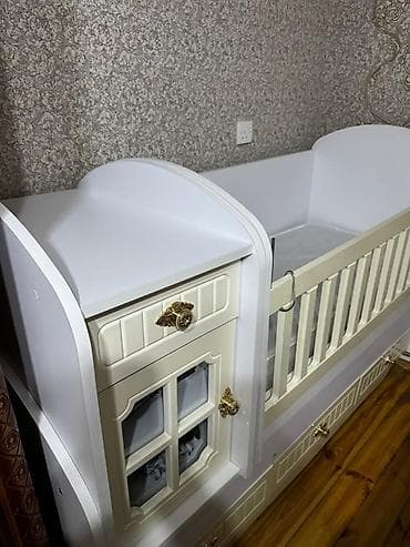 Oğlan və qız üçün, Dördbucaq, Beşik, Dəstsiz, Matras ilə, Yellənmə mexanizmsiz