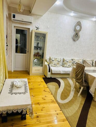 inşaatcılarda kirayə evlər: - Mənzil tipli yaşayış sahəsi - Binada 2 ədəd lift (paslanmayan polad — 4