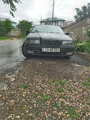BMW 3 series: 1.6 l | 1993 il Sedan — 1