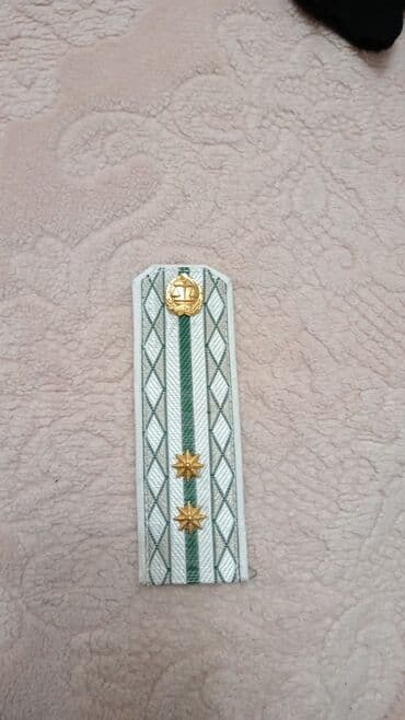 Alfa Romeo: Məhsul: Çiyin nişanı (epolyet) Təsvir: - Ağ və yaşıl rəng tonlarında — 1