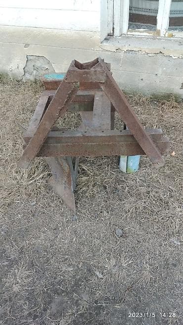 Aksesuarlar və tüninq: T 25 üçün iki korpuslu kotan satılır. Kotan zavod istehsalı deyil — 3