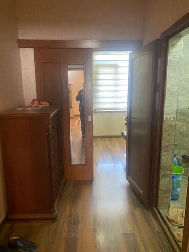 bayilda kiraye evler 250 manat: Mənzil – 2 otaqlı, ayrı mətbəxli.pasolkada mərdəkanda paltaryuyan — 3