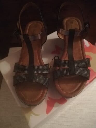 fitnes üçün qadın krosovkaları: Qadın ayaqqabıları 2 ci əl. Çox az istifadə olunub. Təzə kimi. Bir — 3