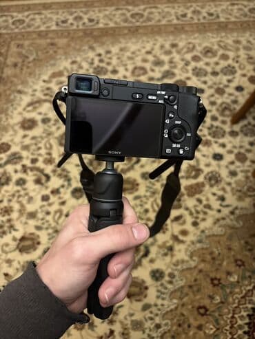 sony a6400: Real alıcıya endirim var. Üzərində kit lens verilir: 16-50mm — 3