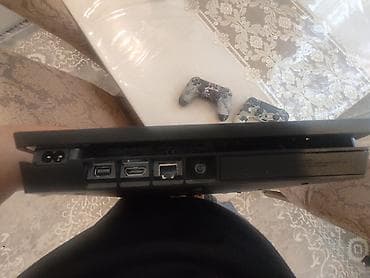 Sony PlayStation 4 Slim (500 GB) oyun konsolu Xüsusiyyətlər: - Model — 2