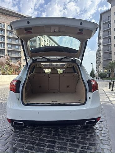 Porsche Cayenne üçün premium interyerli SUV. Avtomobilin salonu bej — 4