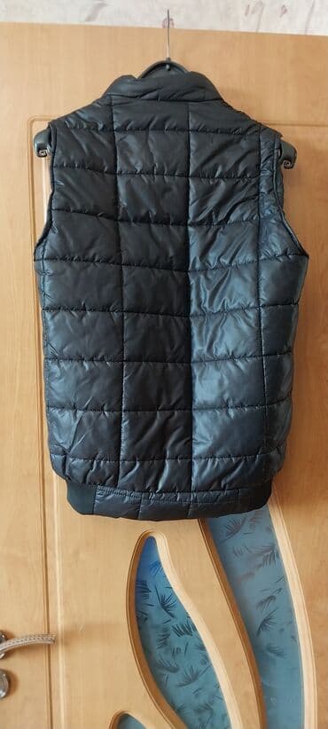 dəri godekce: Gödəkcə satılır yaxşı vəziyyətdə. Qara kişi jileti - — 2