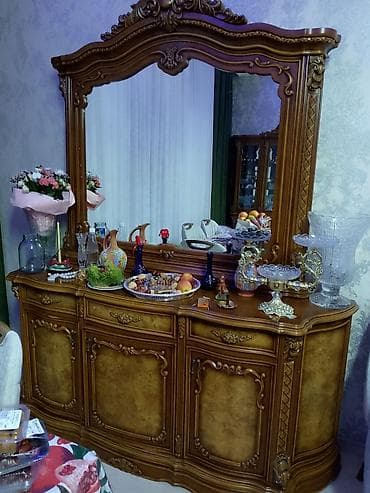 l herfi bezekli: Klassik üslublu yemək otağı dəsti – vitrin şkaf və konsol-güzgü — 2