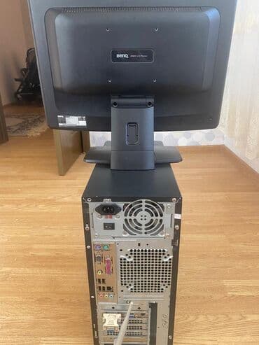 masa üsdü komputer: Masaüstü komputer Köhnə modeldir. İşlədilmir çoxdandır. Üstündə bütün — 4