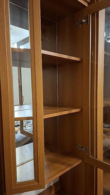 qapi darvaza: Şkaf–vitrin dəsti - Material: ağac teksturasında laminat - Üst hissə — 3
