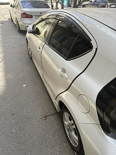 belarus 1221 satisi: Toyota Aqua hibrid hetçbek Maşın bakıdadı real alıcıya cuzi endirim — 6