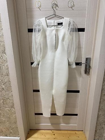 xari bulbul klonu: Qadın geyimləri – 4 fərqli don dəsti 1) Qara fonlu, qırmızı çiçək — 4