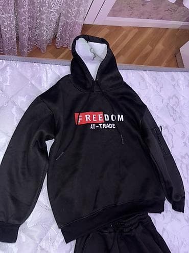 черные мужские свитшоты: Qara rəngli idman dəsti – “FREEDOM/AT-TRADE” yazılı - Dəst: kapüşonlu — 2