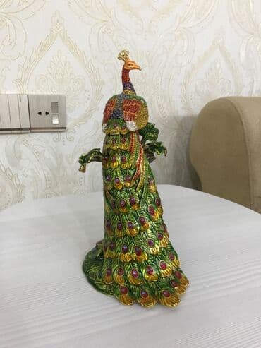 1dollar nece manatdir: Dubaydan alinib suvenirler.Tovuzqusu 110 azn Kitay qiz 70 azn — 1