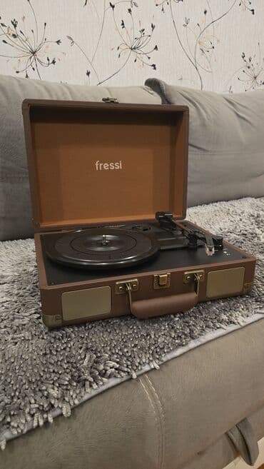 qepik alanlar: Qrammafonlar Mehduddur!!! Çox gözəl Retro Qramafonlar və göz oxşuyan — 2