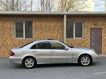 30 kuza prius: Mercedes-Benz E-Class (W211) sedan – gümüşü rəng. Xüsusiyyətlər: - — 4