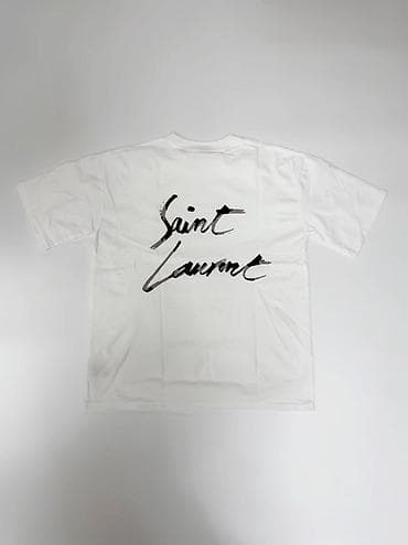 mexmer parca: Ağ rəngli qısaqoll T‑shirt - Ön hissədə sinə sol tərəfdə “Saint — 3